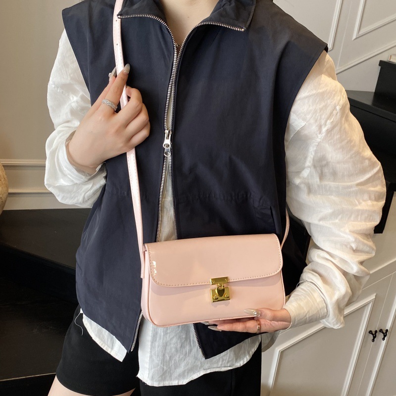 Bolsos pequeños de moda coreana 2025 verano nuevo bolso femenino de alta calidad textura bolso de hombro charol brillante bolso de mensajero marea