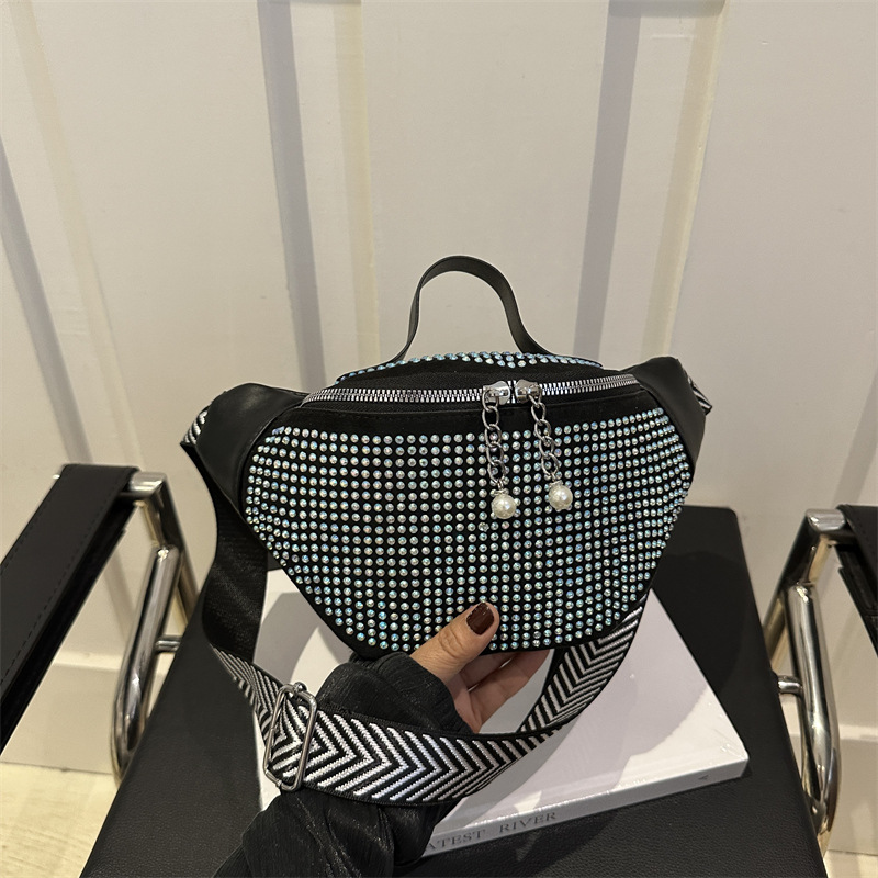 Nueva sensación de alta calidad bolso de diamante brillante coreano, bolso de hombro de moda, lujo ligero, bolso de pecho portátil con cinturón ancho de diamante caliente.