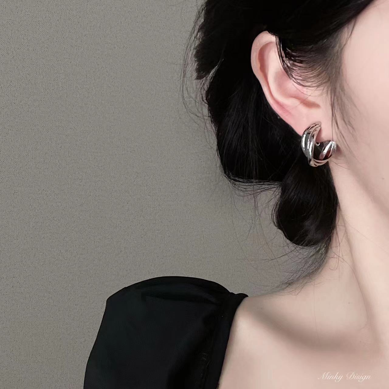 L172 Mosquito Incense Plate Hoop Earrings Women's High-end Ear Clip Earrings without Ear Holes Elegant Simple Fashion Internet Popular Earrings