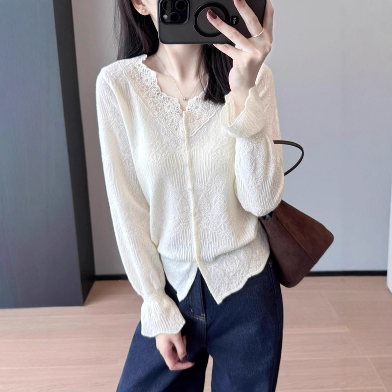 Full Screen Exquisite Sense ~ French Style Mulberry Silk + Wool V Neck Lace Embroider Lace Knitted Autumn and Winter G111013