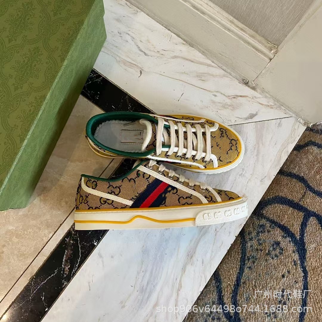 G1977 zapatos de lona de presbiterio para mujer 2023 primavera estilo fino bordado retro pareja zapatos deportivos casuales planos de todo fósforo