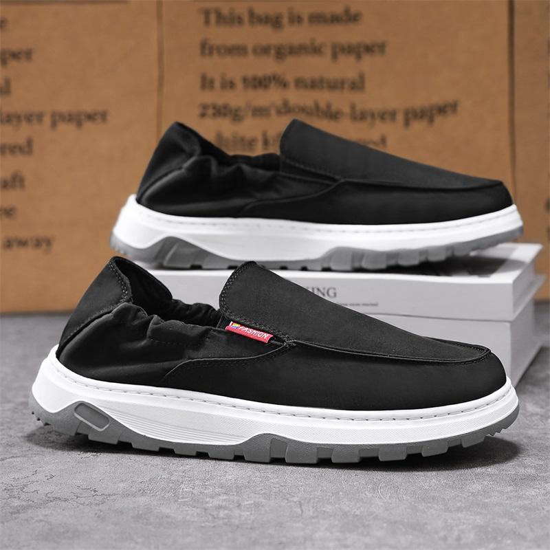 Zapatos de tela de seda de hielo para hombre 2025 estilo de verano zapatos casuales lisos de todo fósforo sin cordones zapatos de tablero de conducción de dos desgaste