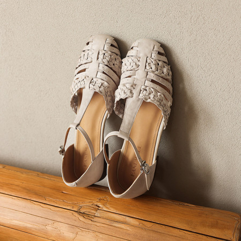 Chengdu Genuine Leather French-Style Woven Hollow-Out Closed-Toe Sandals for Women, 2026 Summer Seaside Vacation Beach Flat Roman Shoes Chengdu Genuine Leather French-Style Woven Hollow-Out Closed-Toe Sandals for Women, 2026 Summer Seaside Vacation Beach Flat Roman Shoes