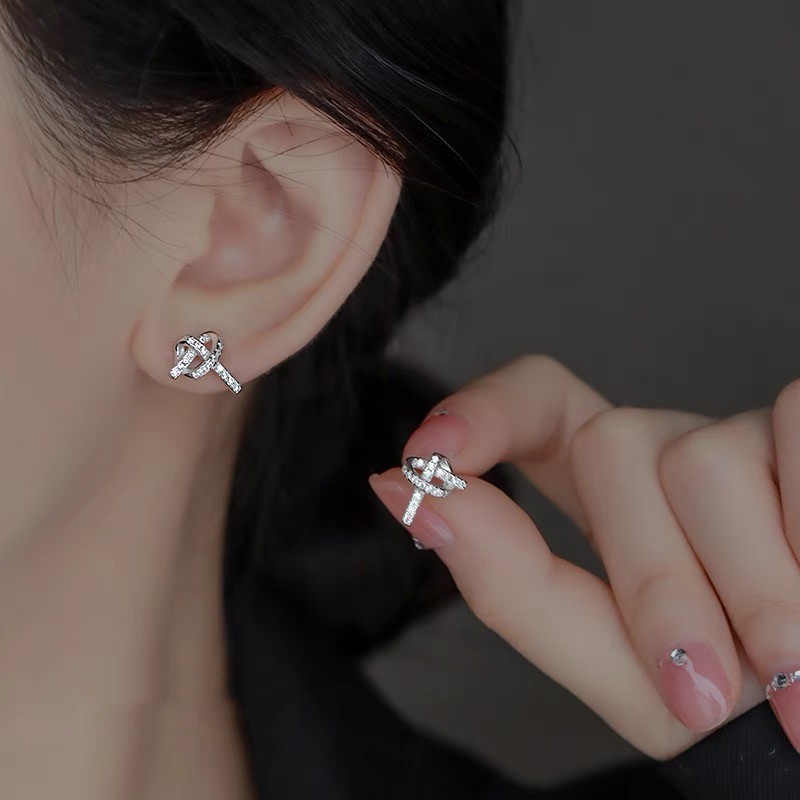 6g Weight Zircon Inlay Material Ear Studs Classification 1 Pair Quantity Daily, Street Occasion 925 Sterling Silver Material Heart Shape, Knot Pattern Women's Gender Plating, Inlay Design Simple Style, Shiny Style 1 Pair 925 Sterling Silver Zircon Heart Shape Knot Ear Studs 无