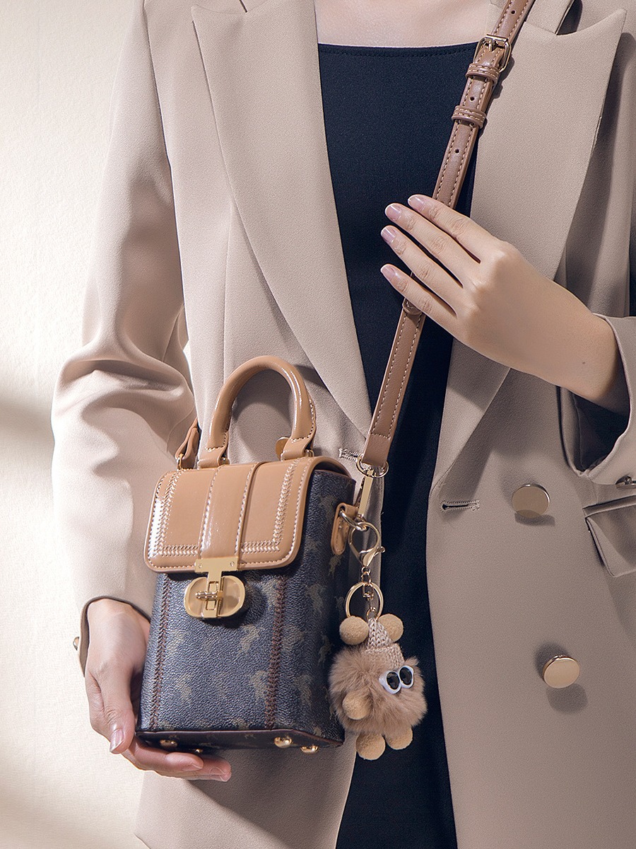 Bolso de regalo de Qixi 2026 nuevo bolso de verano versátil para teléfonos móviles, bolso de hombro de moda de mujer de este año