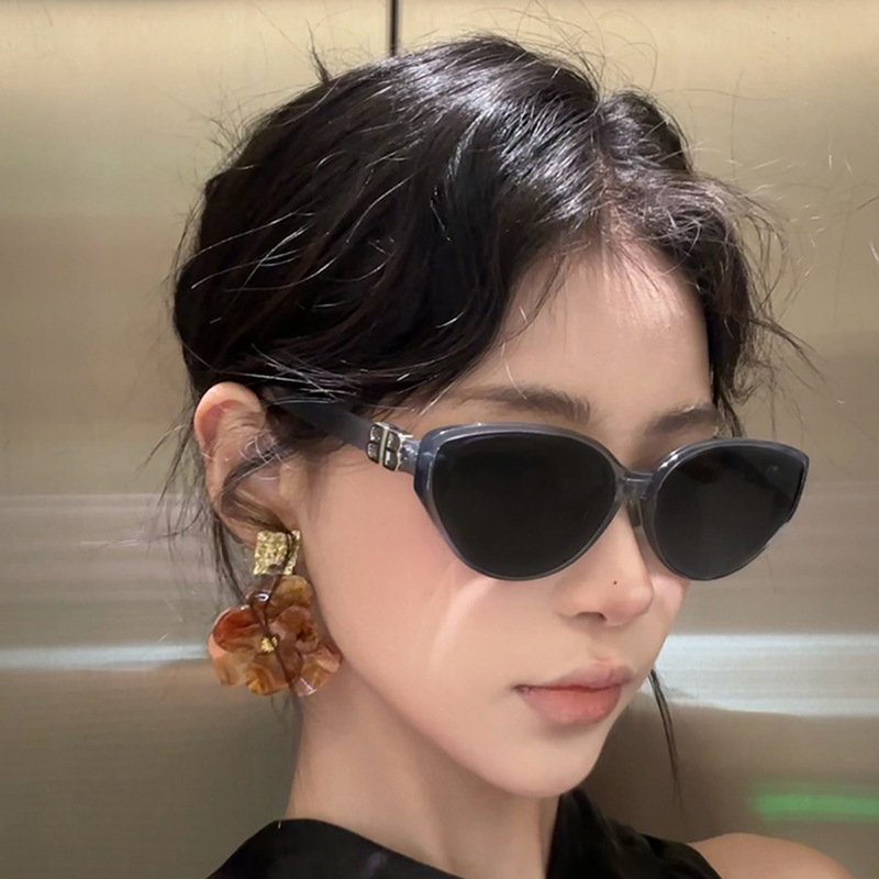2025 新しいキャットアイサングラス女性のインターネットセレブファッション抗 UV サングラストレンディなストリート撮影日焼け止めサングラス|undefined