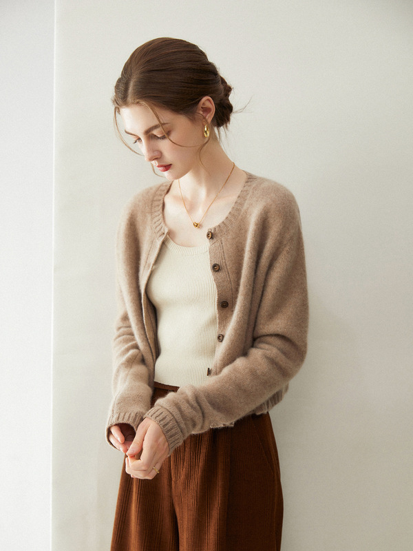 New autumn and winter cashmere women’s round-neck cardigan, single-breasted knit sweater, loose-fitting, soft, and lightweight cashmere sweater New autumn and winter cashmere women’s round-neck cardigan, single-breasted knit sweater, loose-fitting, soft, and lightweight cashmere sweater