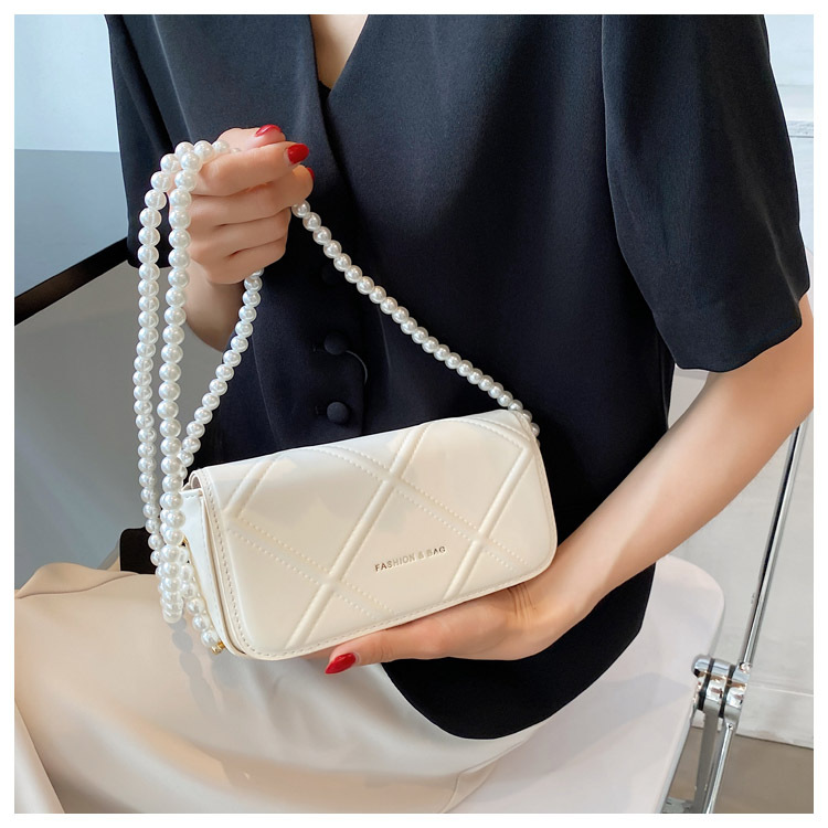 Simple Pearl Chain One-shoulder Diagonal Square Bag display picture 5