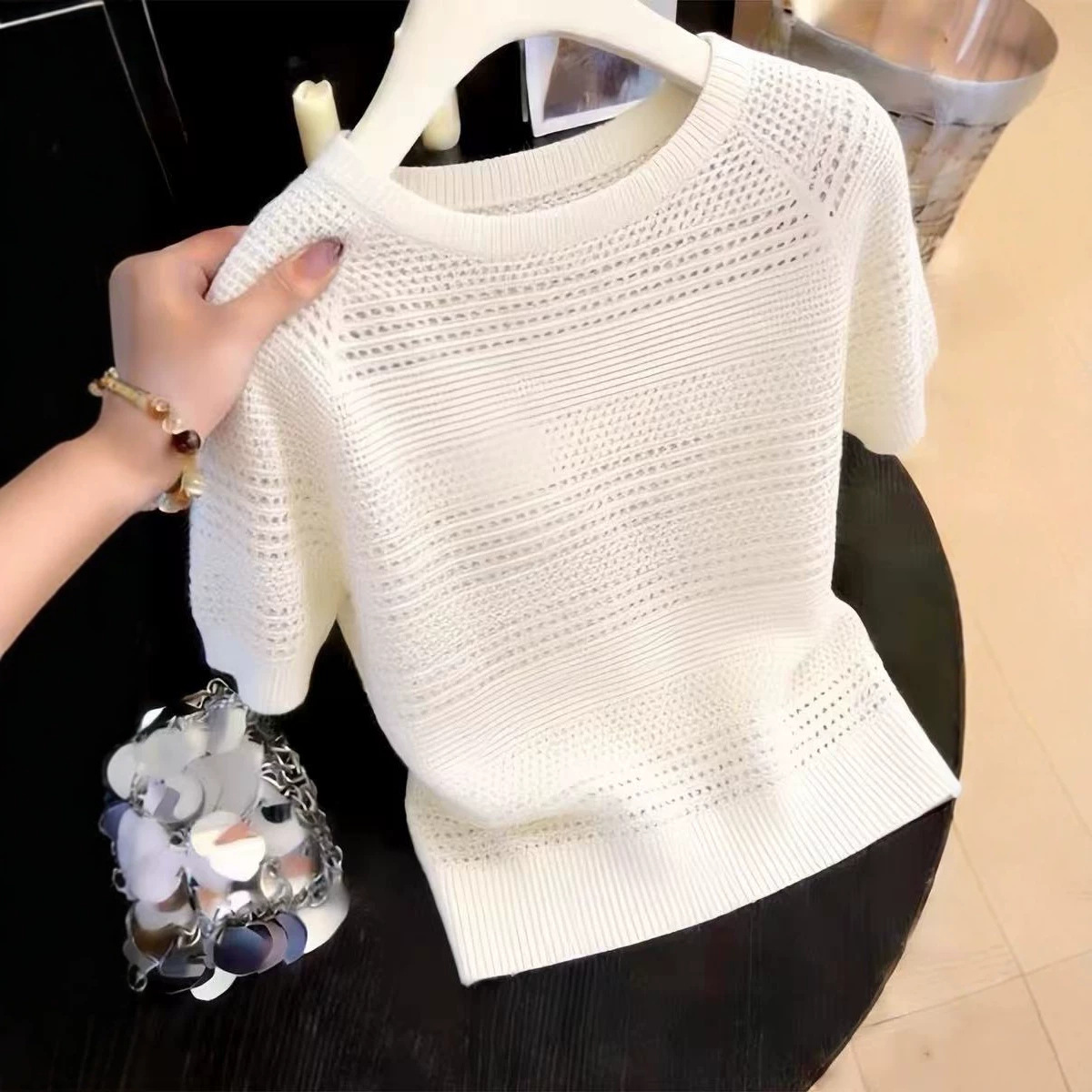 Áo thun dệt kim nữ tay ngắn họa tiết móc hoa kiểu Pháp, form rộng thoải mái — màu mơ chi tiết 1