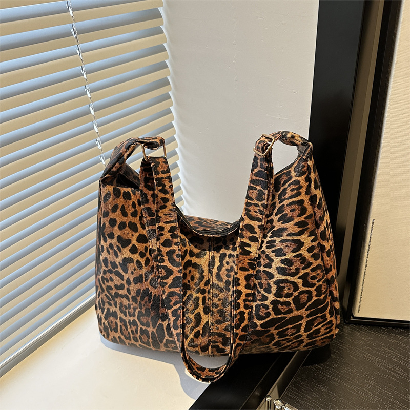 Leopardo de moda mochila de hombro de invierno 2024 nuevo estilo versátil in texturas de viaje de gran capacidad bolsa de mujer
