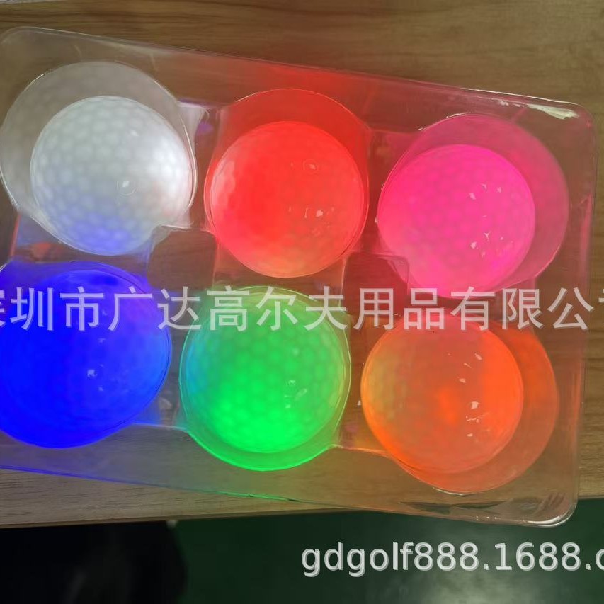 Fábrica directa LED bola luminosa flash bola Golf regalo noche práctica bola multicolor opcional