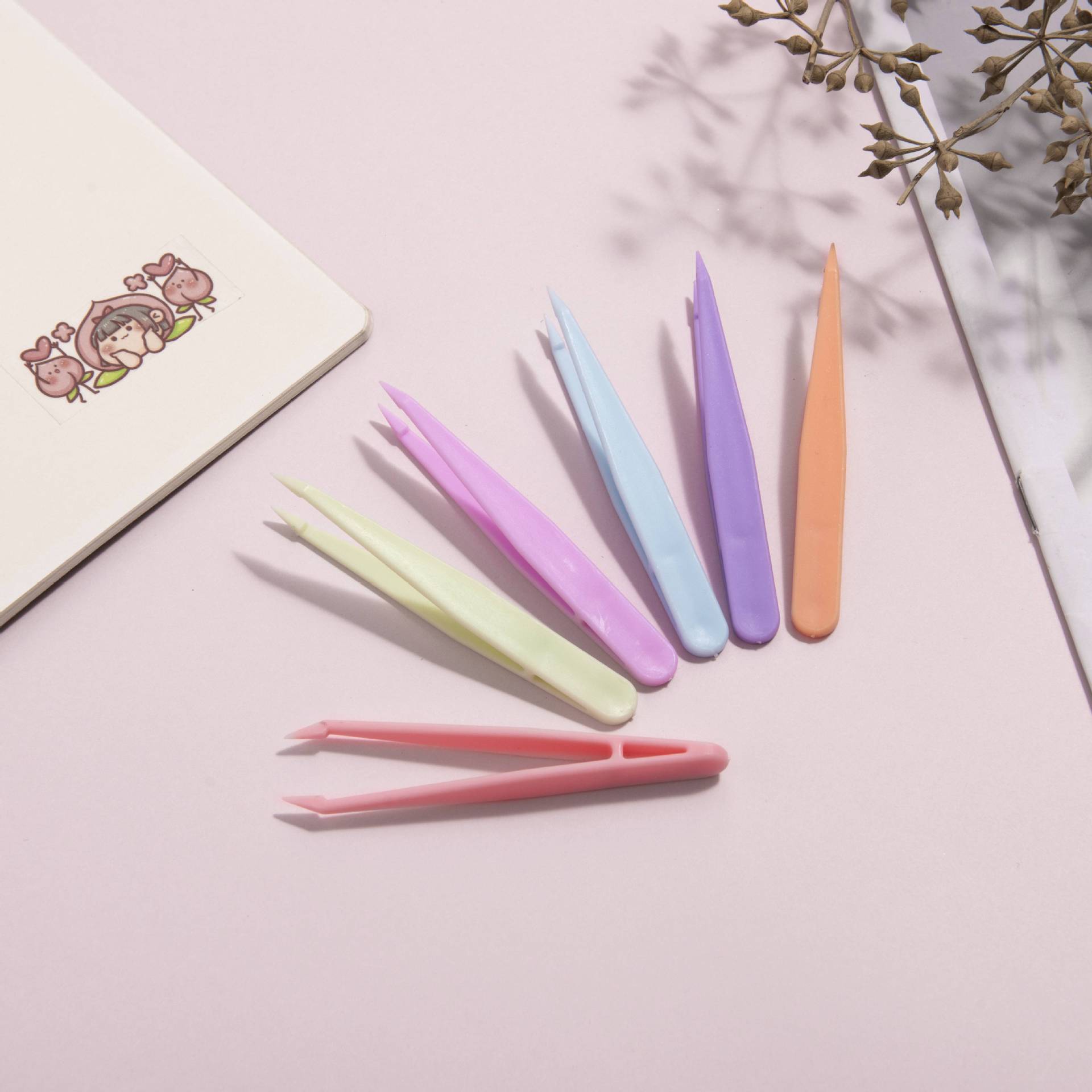 1 small tweezers [random color]