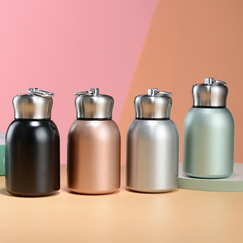 Nuevo anillo de elevación de acero inoxidable al vacío transfronterizo pequeña taza de calor gorda montada en el automóvil mini taza de regalo al por mayor