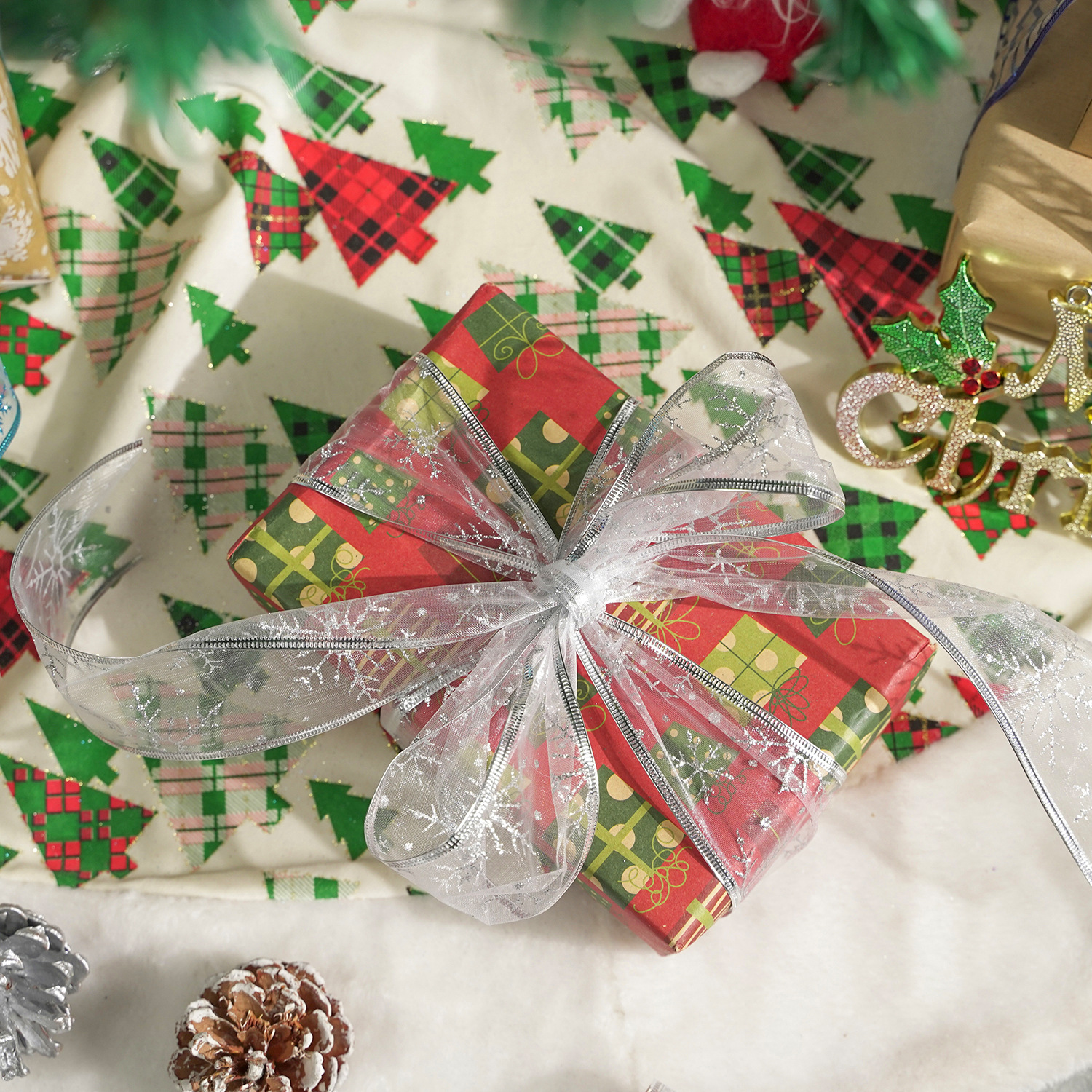 En stock al por mayor decoración de Navidad a la parrilla de hierro Borde de alambre cinta DIY accesorios de cinta de arco embalaje de regalo de Navidad