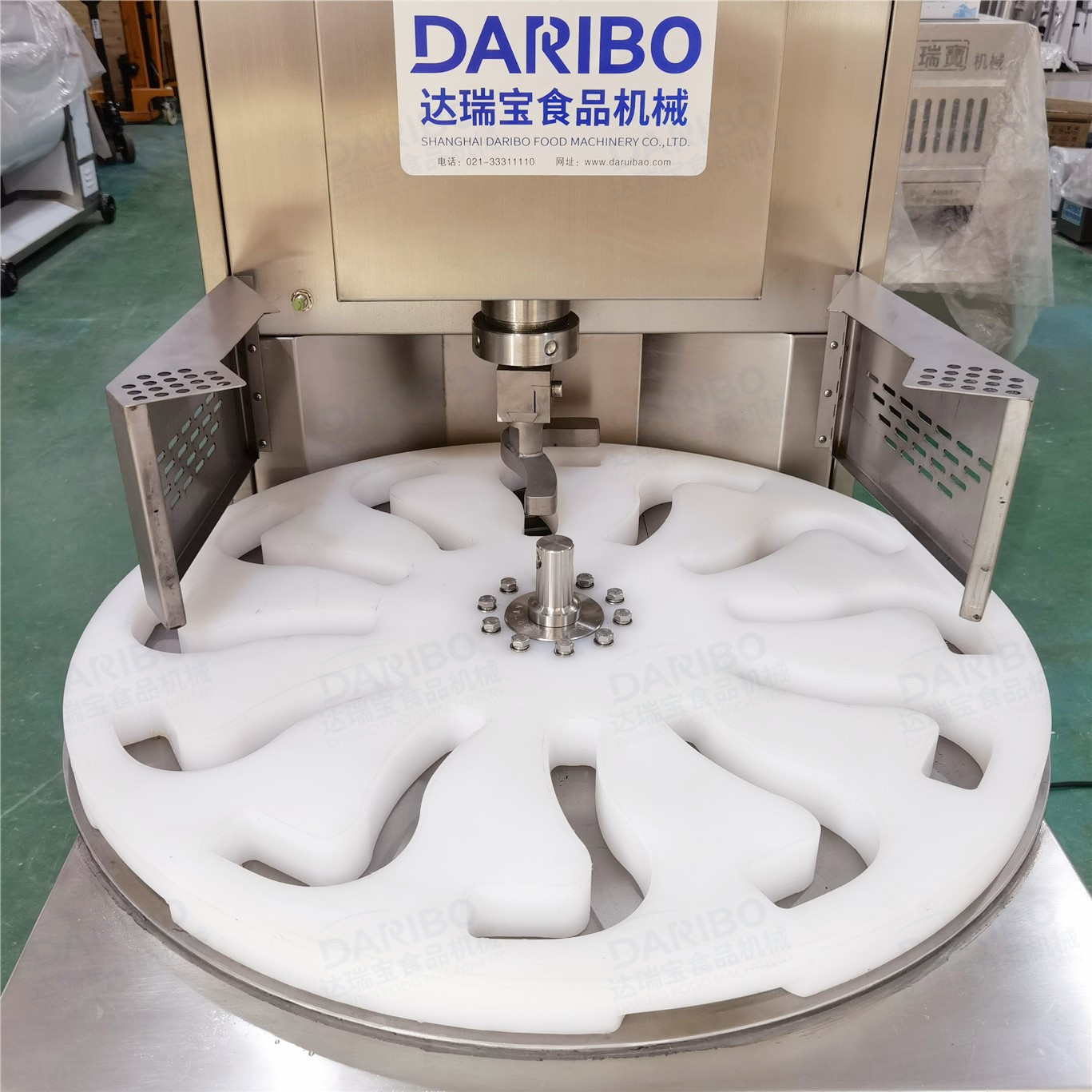 *风干腊鸭脖斩切机 弯曲鸡脖子切块机 自动转盘式五香鸭脖分段机