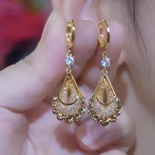 Fashionable purple pendant with zircon drop-shaped