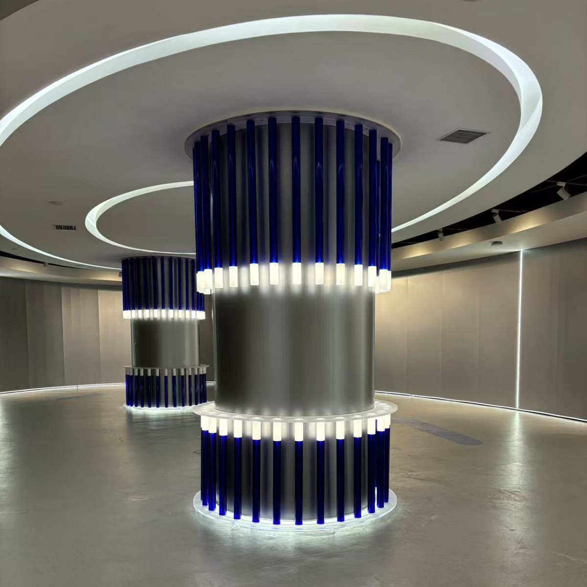 亚克力灯管灯柱造型装饰蓝色透明发光有机玻璃LED圆管定制厂家