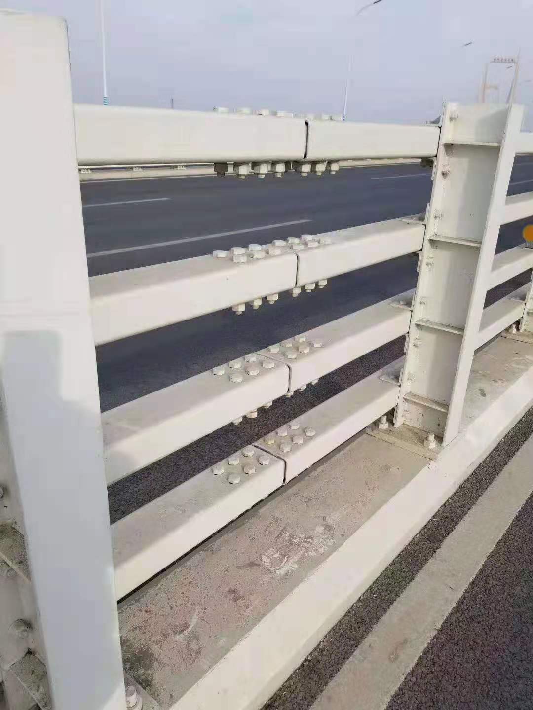 厂家销售桥梁护栏  不锈钢护栏  各种样式灯光护栏