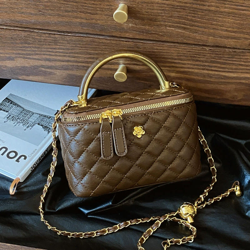 Retro Quilted Shoulder Bag, One-Shoulder Diamond Pattern, Top Handle & Chain Strap, 18.5×9.4 cm
