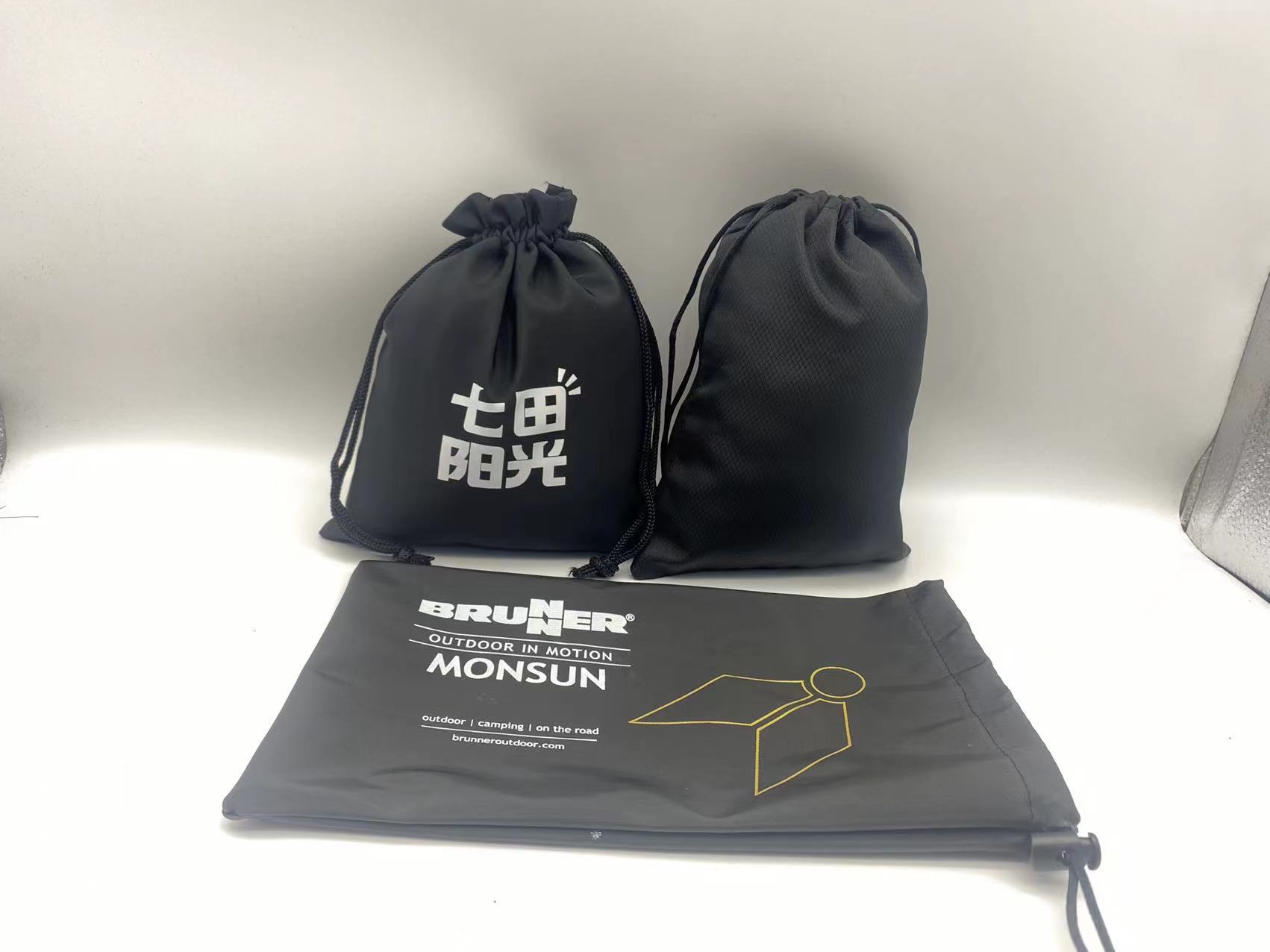 Siyah 420D Oxford kumaş büzgülü çanta özelleştirilebilir LOGO dış mekan toz geçirmez saklama çantası polyester büzgülü çanta toptan