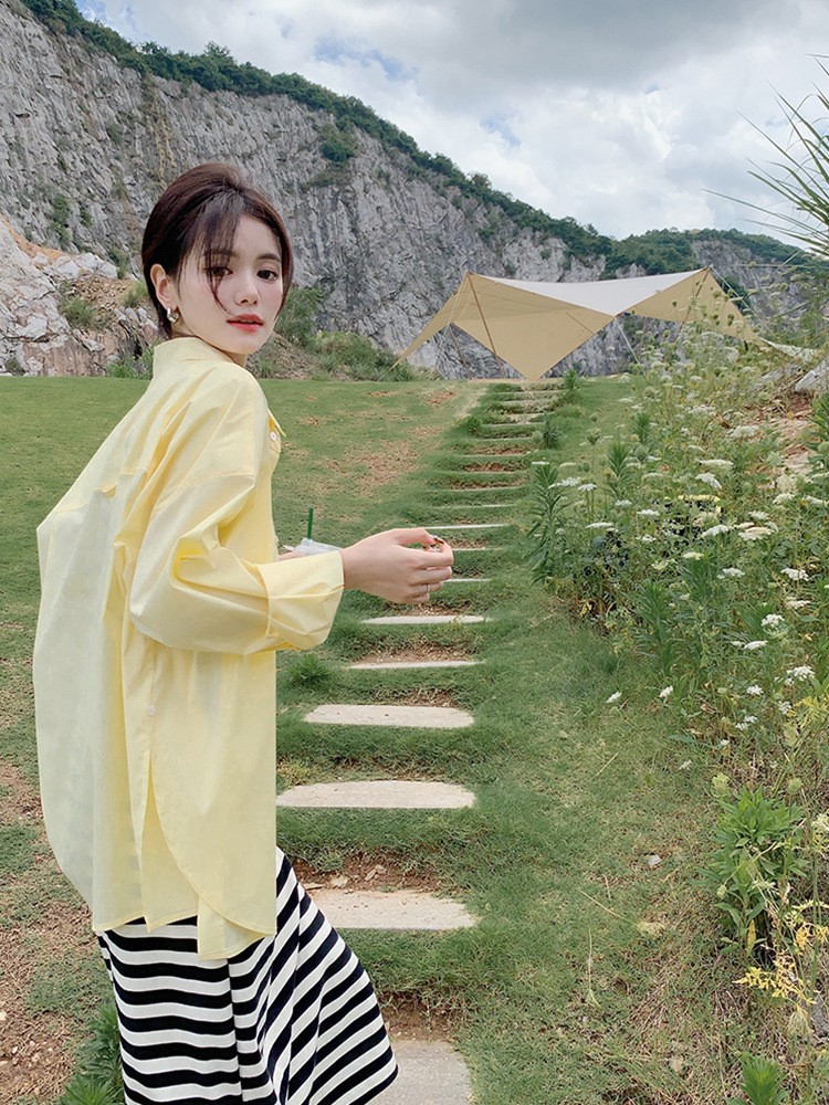 Áo sơ mi chống nắng nữ mỏng nhẹ dáng dài tay ngắn kiểu hở cổ — trắng
