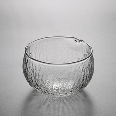 日本式抹茶茶碗の口付きガラス茶碗のカラーボックスに陶磁器の茶器の部品があります。