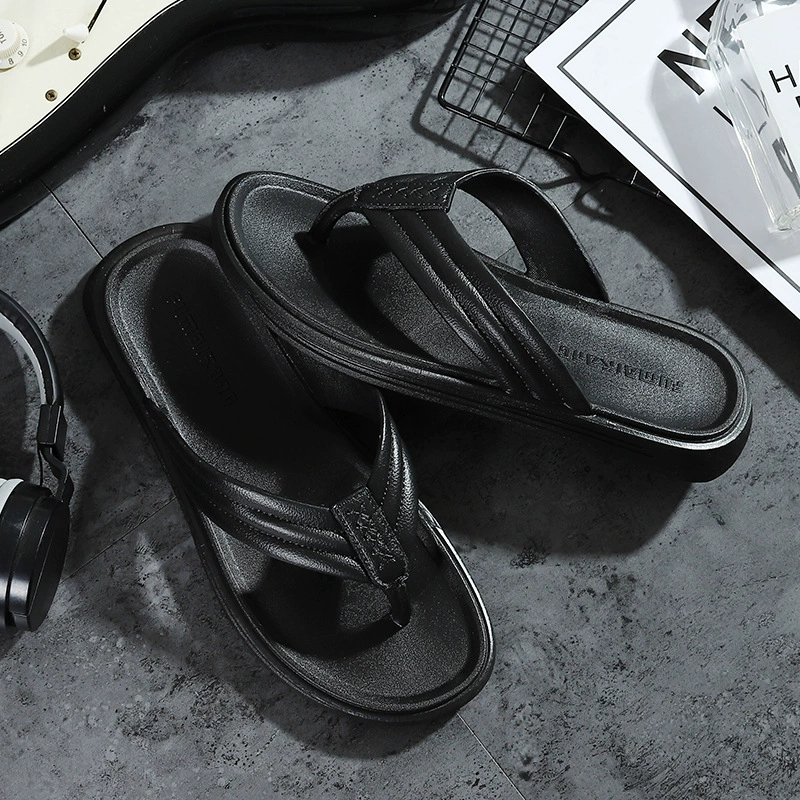 2025 новых летних шлепанцев для мужчин, модные сандалии в корейском стиле, универсальные шлепанцы, повседневная пляжная обувь для верхней одежды