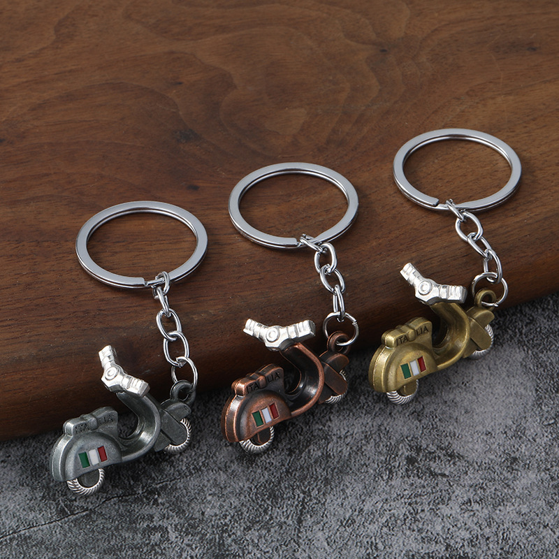 Creative 3D Simulation Motorcycle Keychain Heavy-Duty Motorbike Keychain Mini Motorcycle Pendant for Men and Women