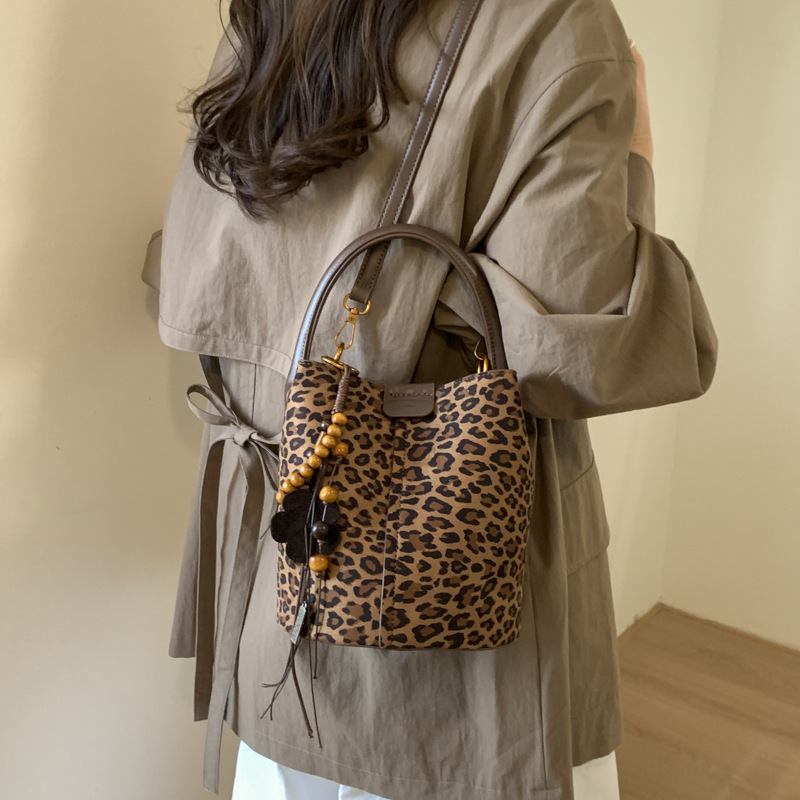 Cross-border 2025 invierno nuevo retro bolso de lona de seda bolso de cubo bolso de hombro de alta calidad para mujeres bolso de transporte