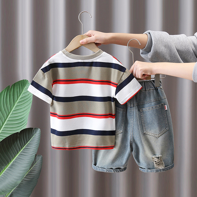 7127 Traje de camiseta a rayas para niños, estilo fino de verano, ropa de estilo occidental, ropa de verano para niños guapos, nueva marca de moda de la calle frita