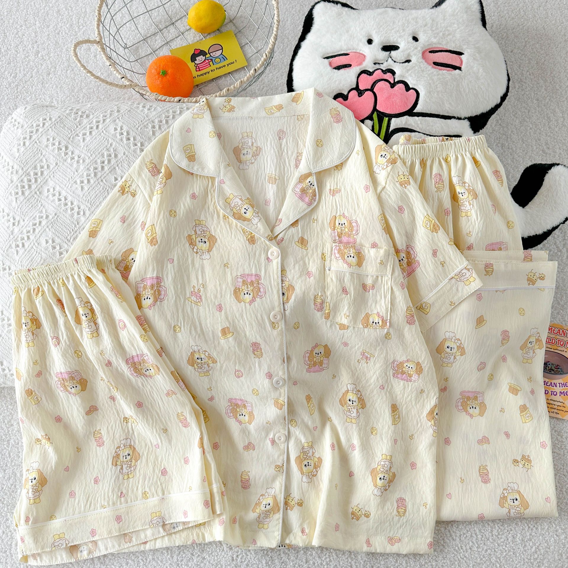 Al por mayor transfronterizo nuevo pijama de mujer tres piezas cardigan con solapa mangas cortas pantalones cortos KT gato dibujos animados cubierta de ropa doméstica