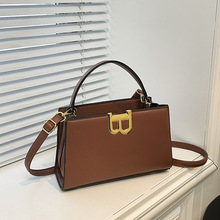 �羳����Ůʿ2025�¿�r�м�ɫ��ĸ��������Q���l�μ�б���bags