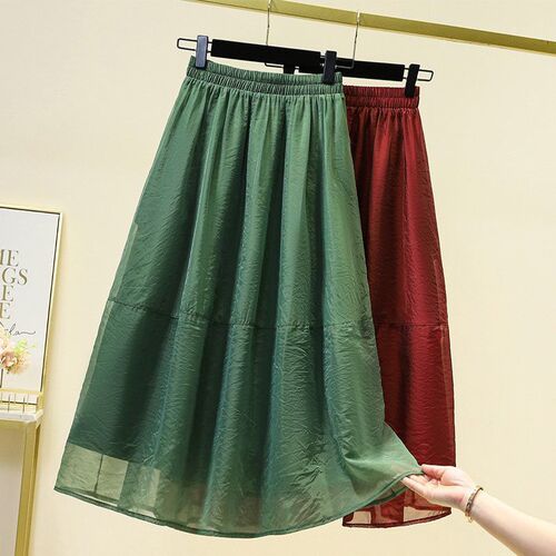 Elegant mid-length chiffon skirt with high waist, featuring a dreamy 