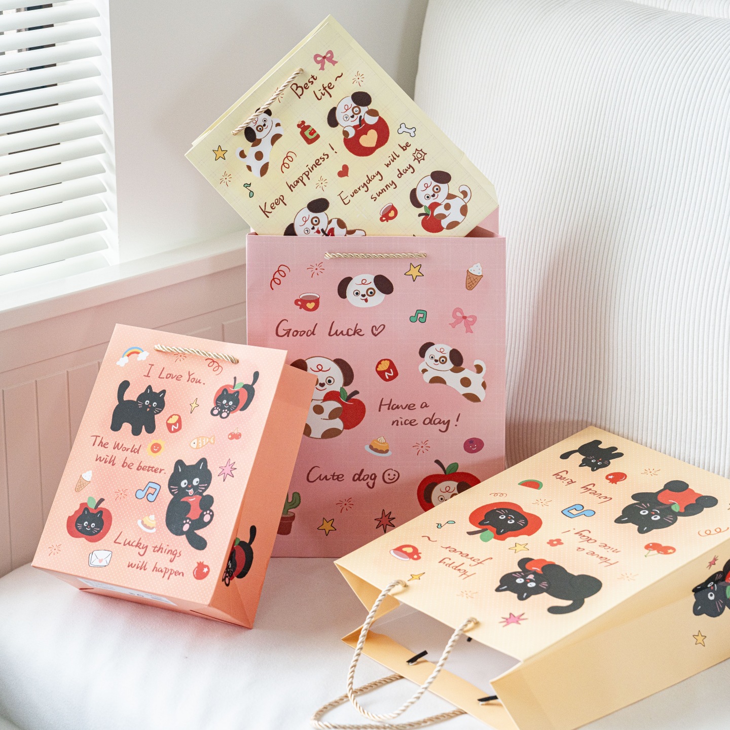 网红ins卡通苹果小猫小狗礼品袋粉色可爱风包装袋大号手提纸袋