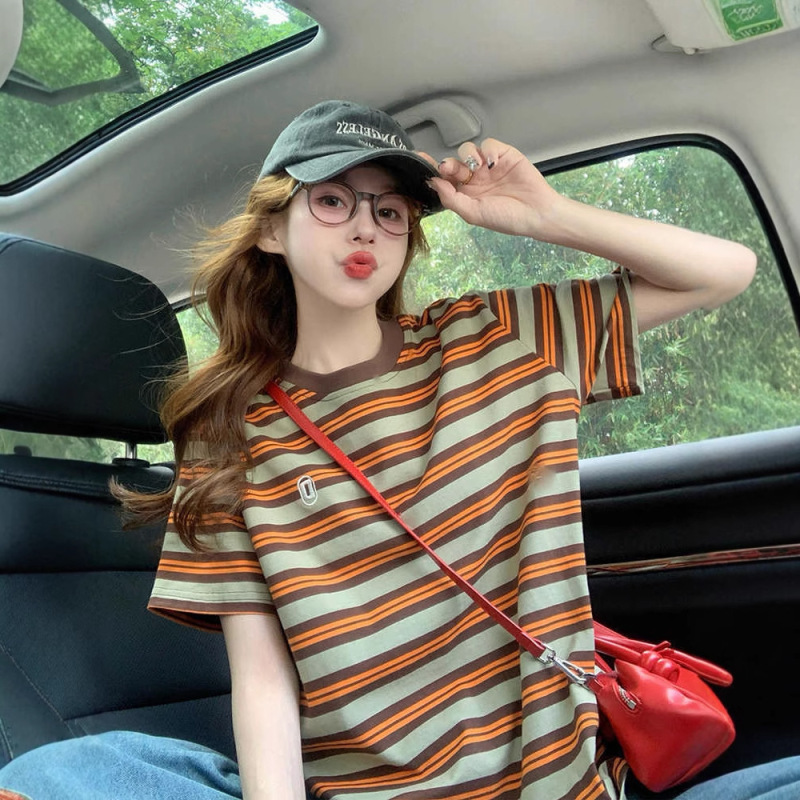 American Retro Striped Short-Sleeved T-Shirt for Women 2026 New Summer Style Loose Half-Sleeved Top with Letter Embroidery Design