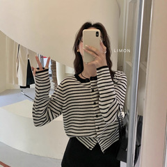韩系高级感黑白条纹针织开衫女秋季毛衫内搭打底正肩收腰短上衣