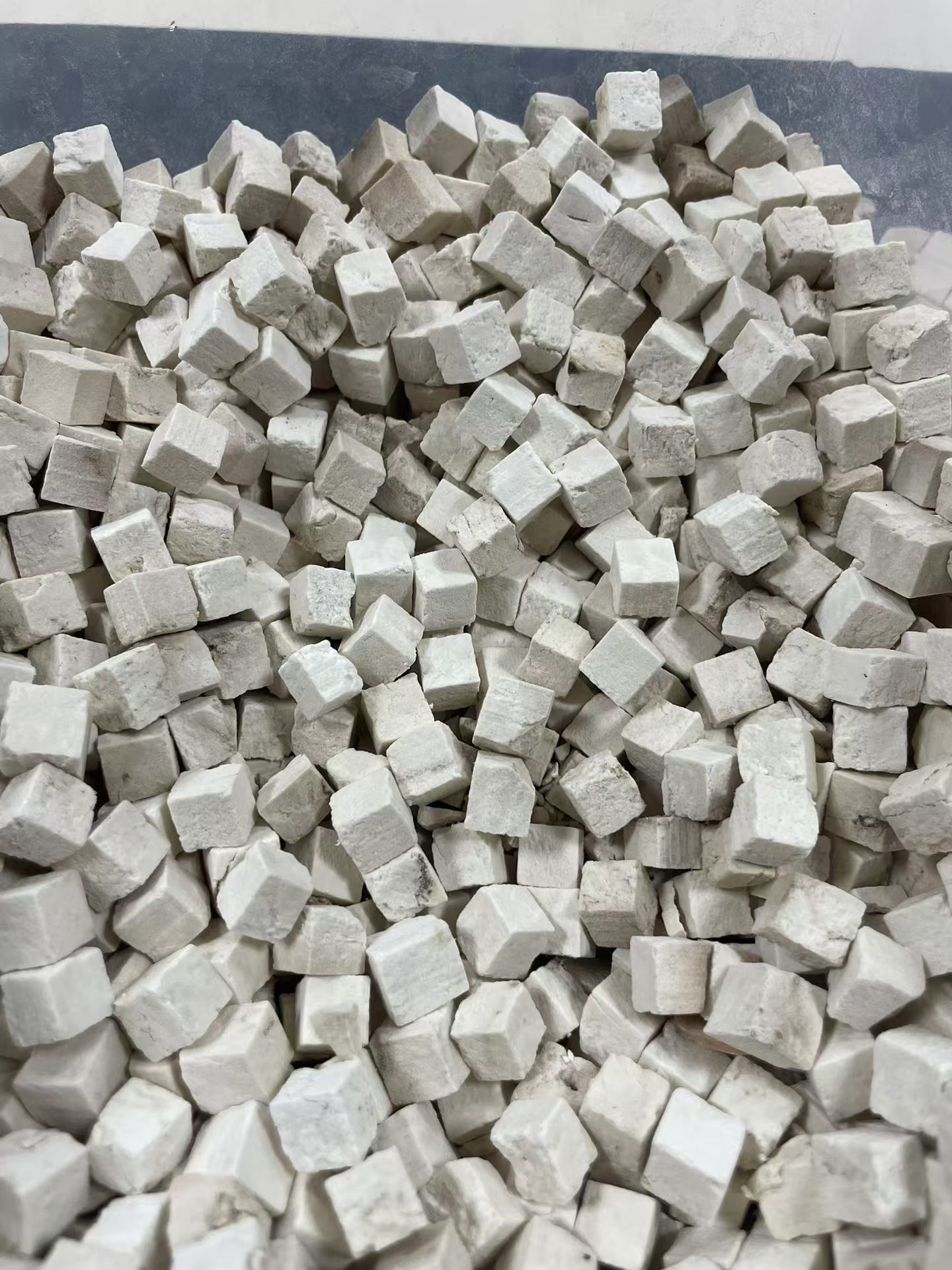 Dried Poria Cubes Fu Ling 茯苓 Diced White Poria Root for Herbal Soups and Decoctions in use