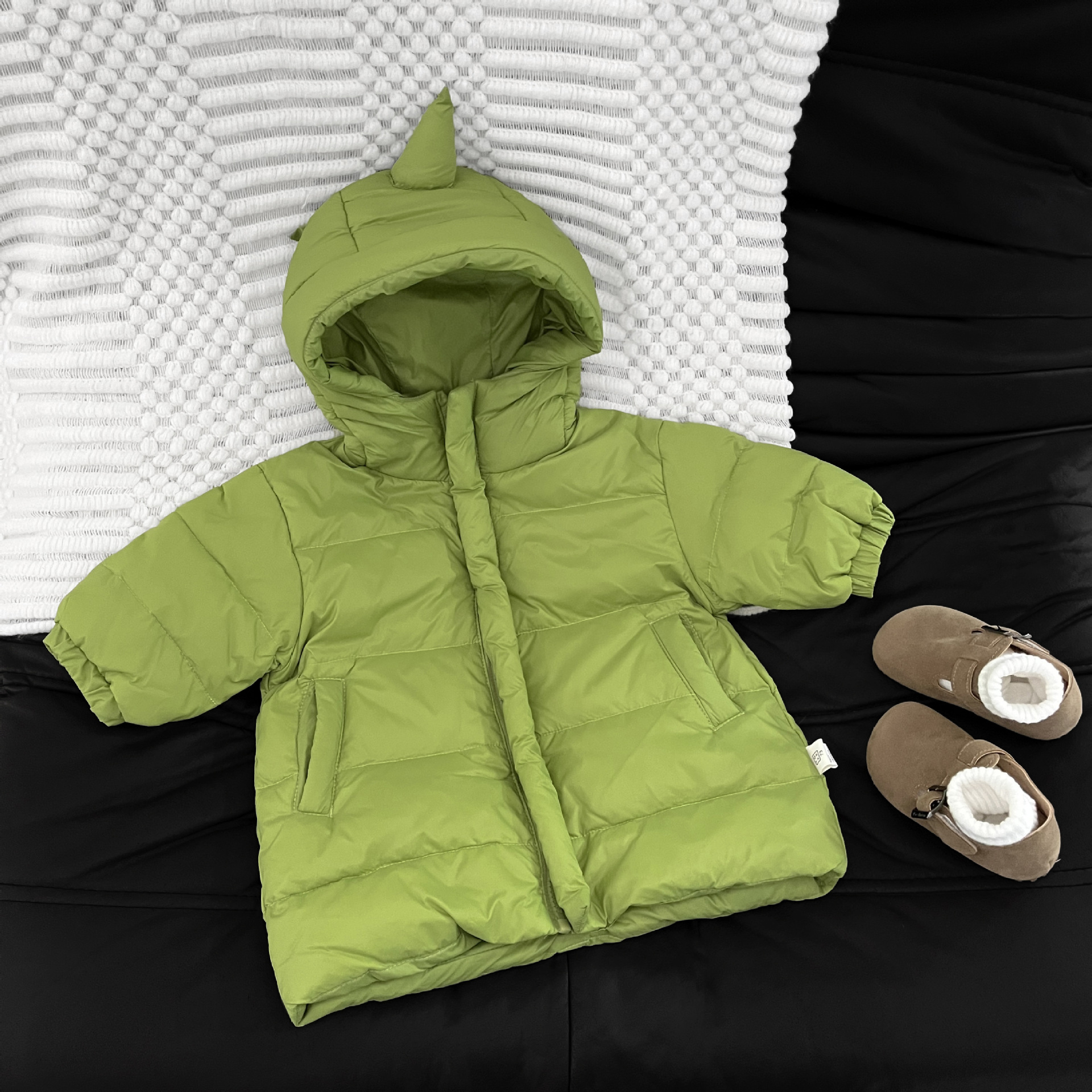 Trajes de invierno para bebés nuevos tipos de ropa de invierno para bebés delgada y ligera chaqueta de plumón blanco lindos dibujos animados ropa cálida