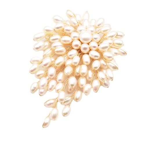 Pearl corsage high-end design European and American retro hand-woven pearl brooch niche high quality wholesale natural