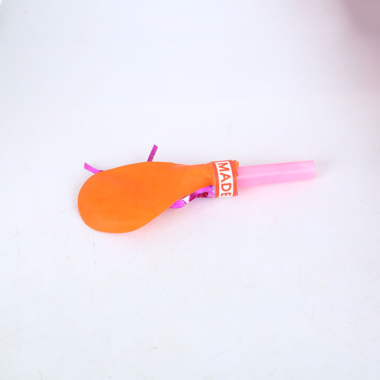 Puesto de mercado nocturno suministro globo de látex silbato de seda de oro globo flauta globo de juguete para niños globo de cuerno