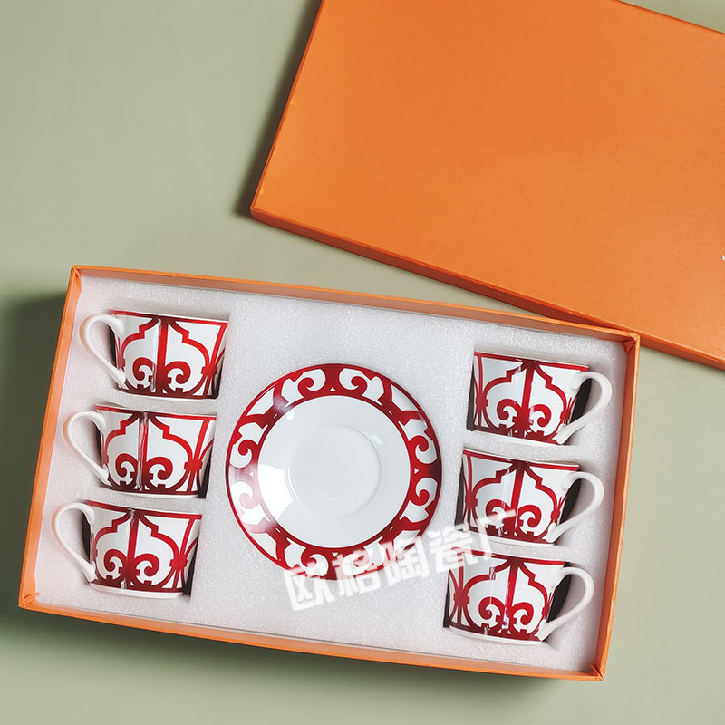 Conjunto de café de porcelana de hueso europeo transfronterizo, tazas de pareja, seis tazas, seis platos, 3 regalos caseros de té de la tarde retro de lujo