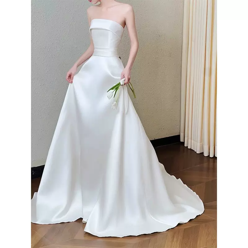 跨境简约缎面抹胸轻婚纱新娘法式白色出门纱小拖尾订婚礼服裙批发