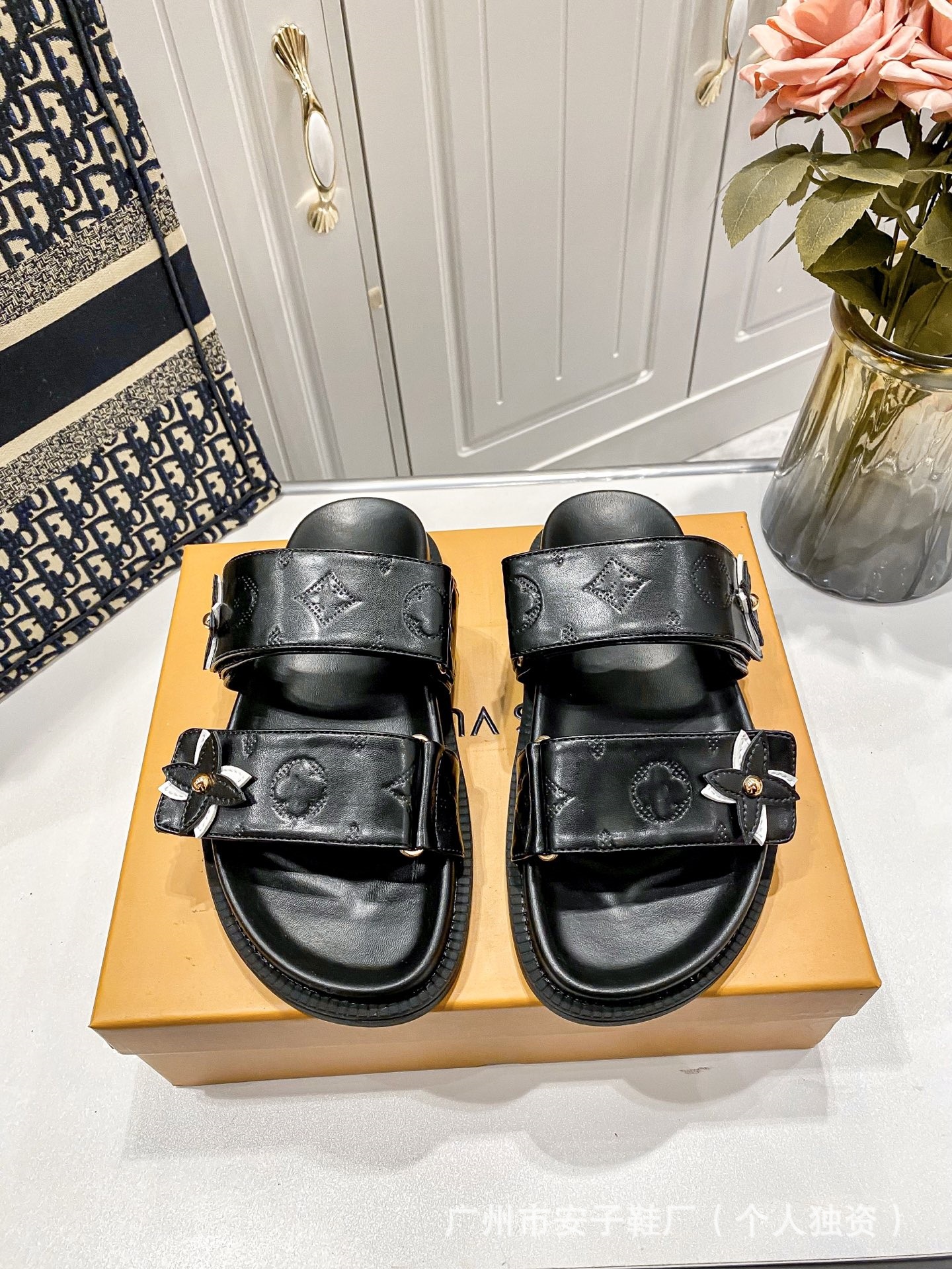 2024 nueva Europa, América, Oriente Medio, Nigeria, Singapur, Camboya, hebilla de cinturón de metal, velcro, zapatillas planas