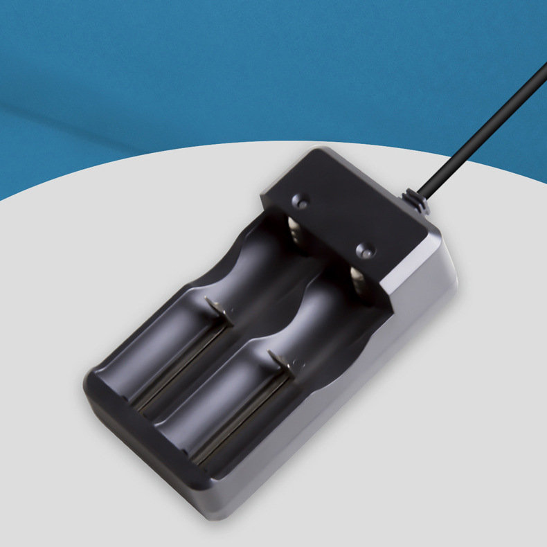 定制版  26650锂电池双槽快充 2A 充满自停红绿转灯 手电筒充电器