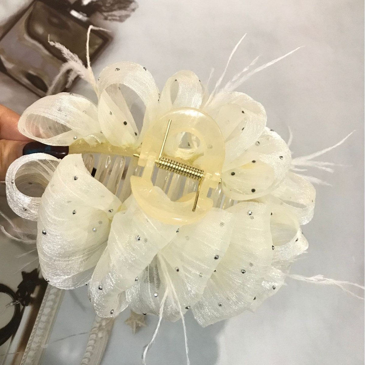 高級感滿天星羽毛泡泡抓夾新款顯發量抓夾後腦勺鯊魚夾發卡批發