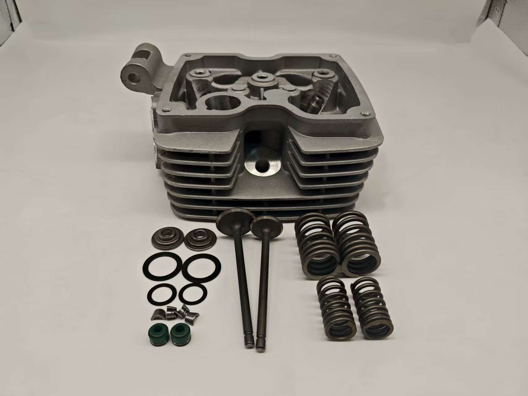 CG125 Square Cylinder Head Half Assembly 125cc Engine Square Cylinder Head Motorcycle Parts Bare Cylinder Head Cross-Border