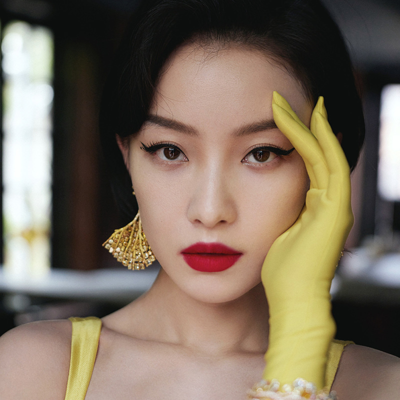 Ni Ni High-end Light Luxury Colorful Fan-shaped Earrings Small Skirt Elegant Retro Fashionable Elegant Earrings