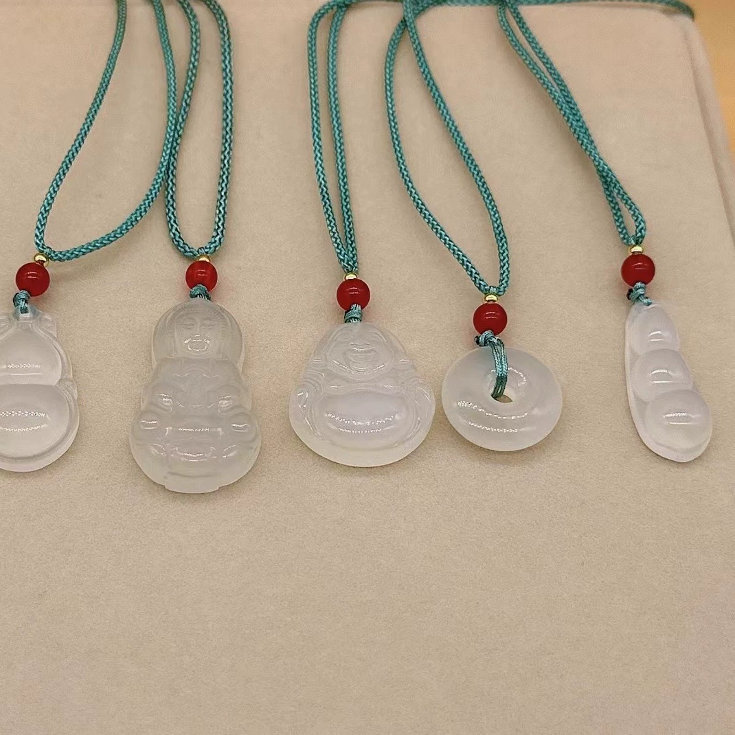 Натуральный халцедон Гуаньинь Будда