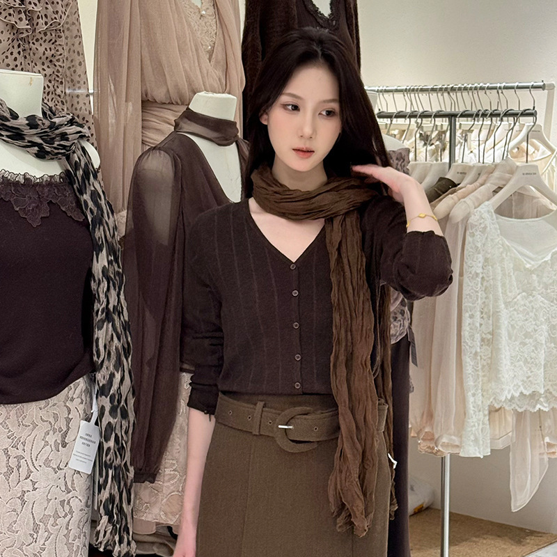 SE White Label - "Fog Island Journey" French V-neck Single-breasted Slimming Wool Knit Sweater with Scarf 25927 SE White Label - "Fog Island Journey" French V-neck Single-breasted Slimming Wool Knit Sweater with Scarf 25927