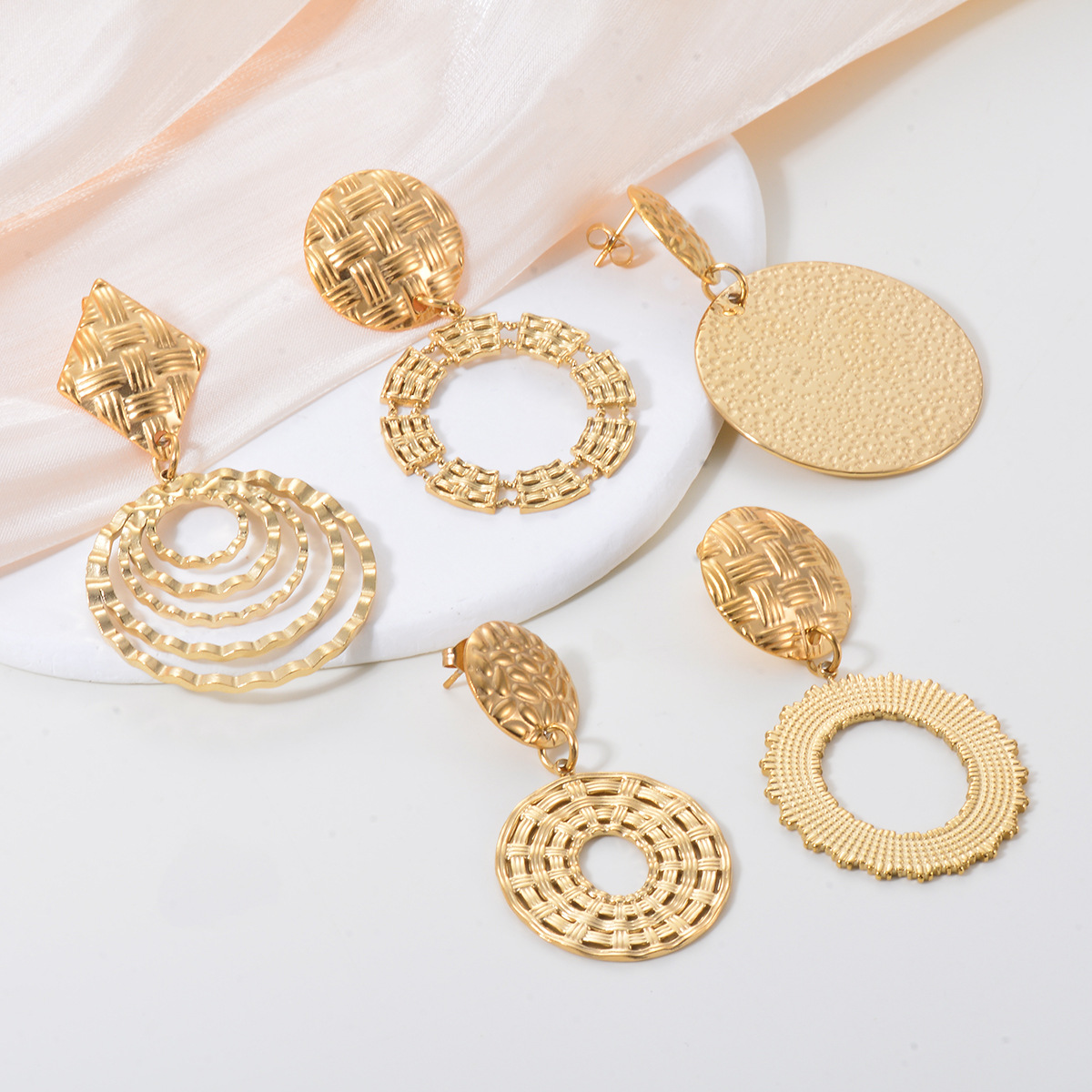 1 Pair Retro Round Plating Stainless Steel Drop Earrings display picture 10